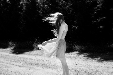 black-and-white-dress-girl-wind-Favim.com-184635